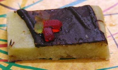 Turrón de mazapán con nueces