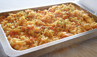 Fusilli con feta y tomates cherry