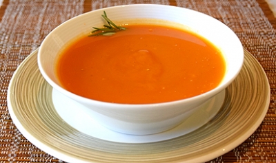 Crema de calabaza y tomate al romero